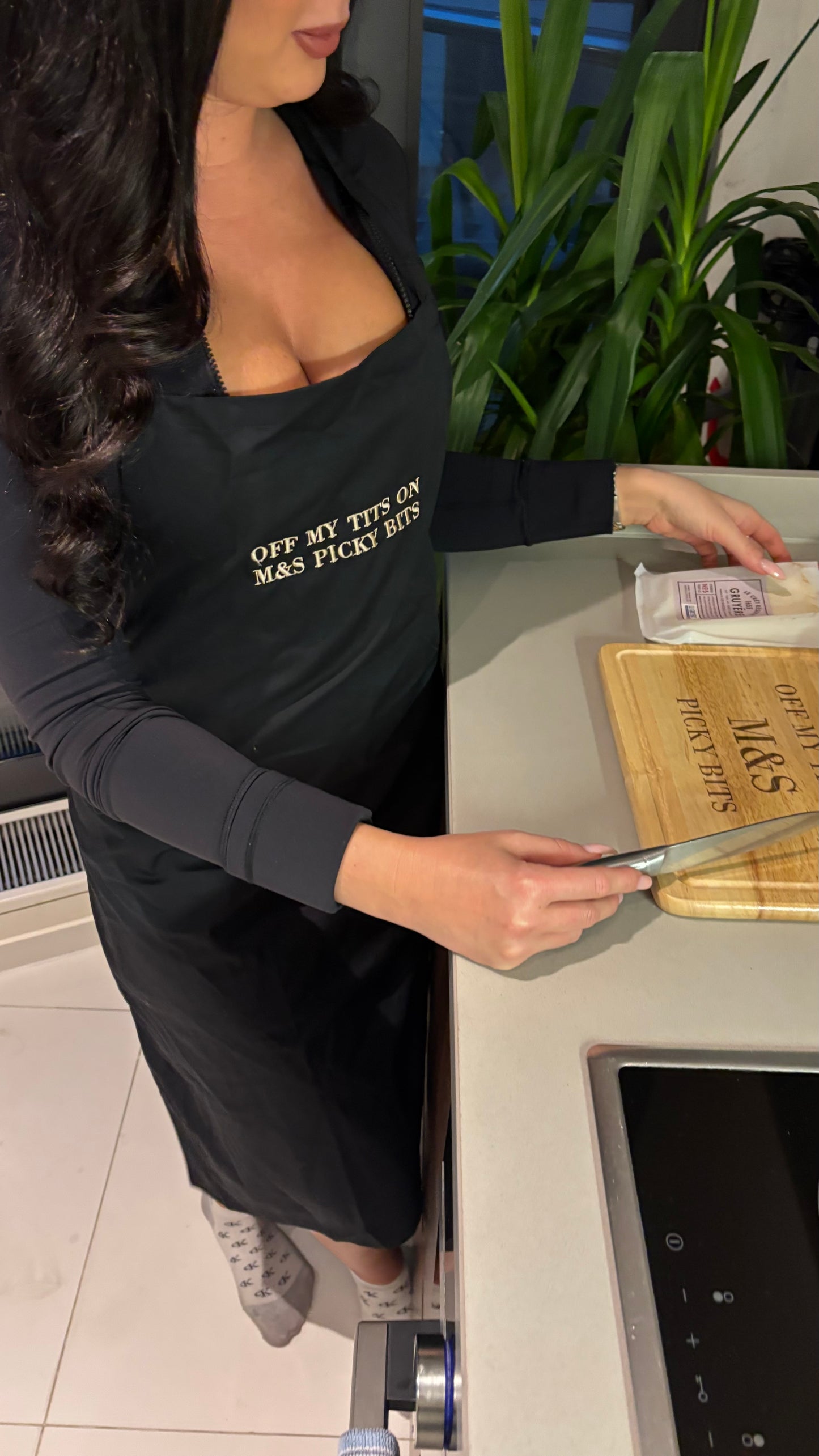 Personalised Kitchen Gift Hamper - Engraved Board + Embroidered Apron, Tea Towel & Tote Bag 💕