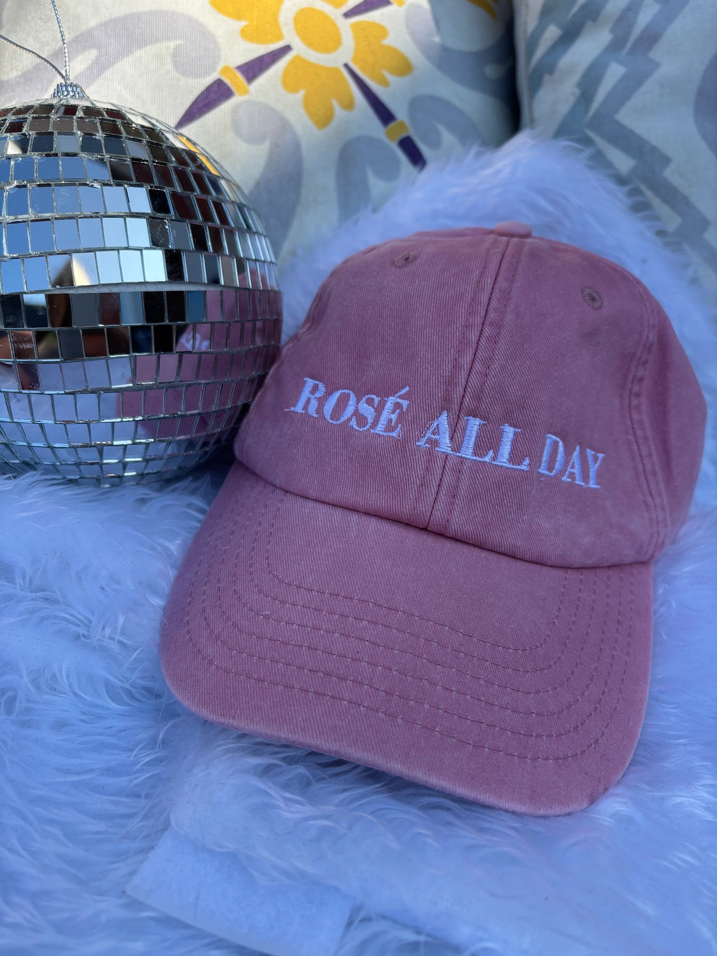 Rose’ all day, embroidered cap for wine lovers